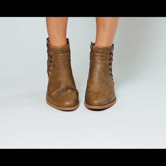 Taupe crinkle ankle booties - Picture 2 of 3